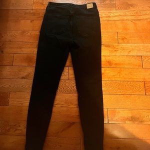 Black straight pants with no rips, Size 6